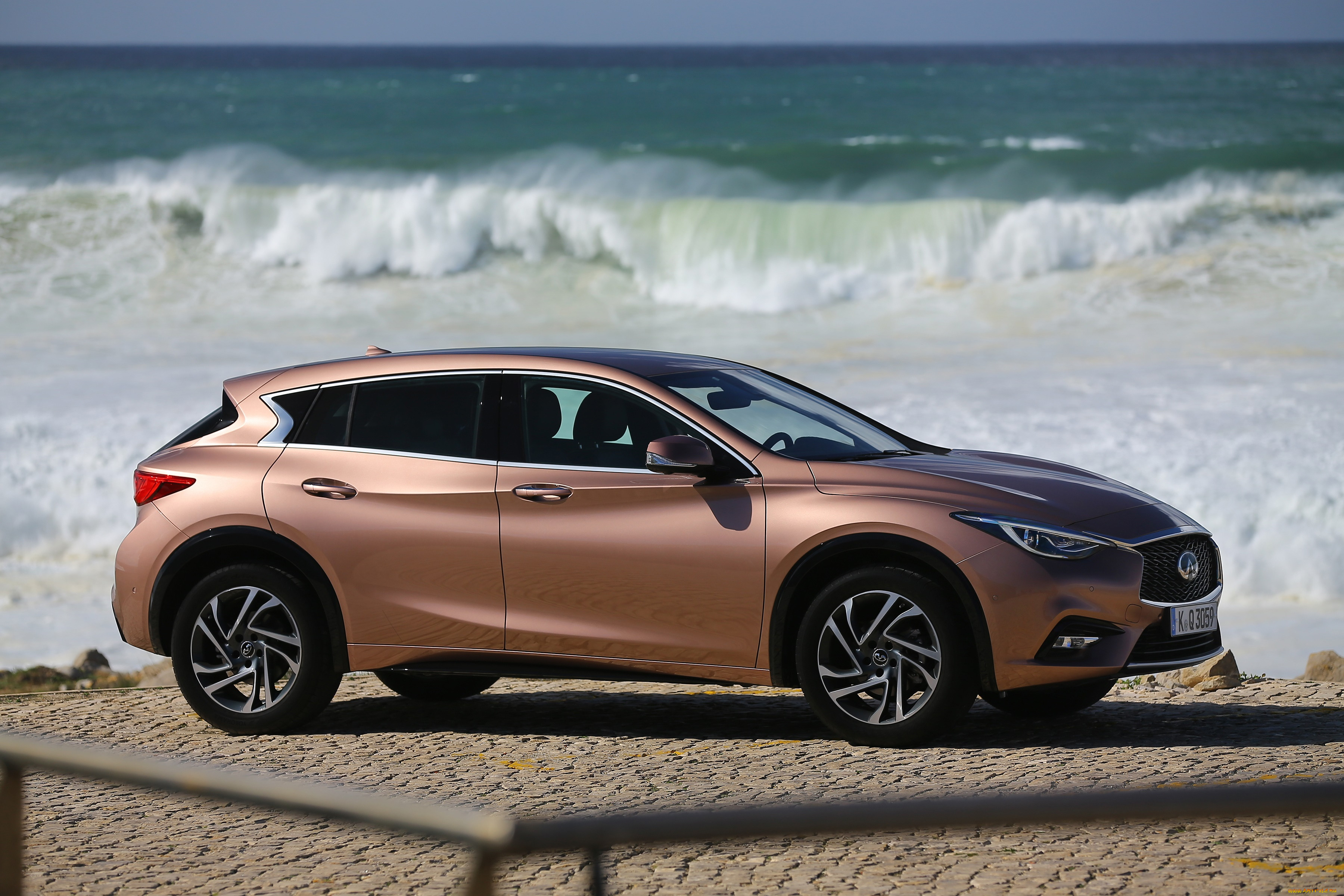 , infiniti, q30, 1-5d, 2015